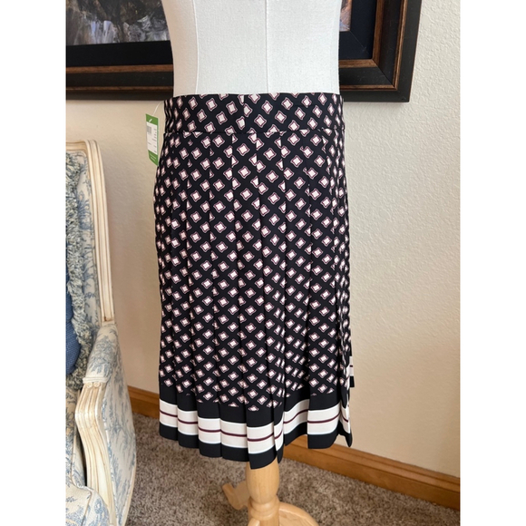 New Kate spade Women's Pleated Skirt Black Burgundy Size 6
